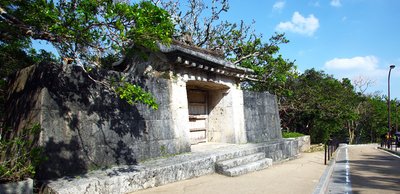 ⛩️ 소노햔 우타키 석문 (소노햔우타키세키몬)